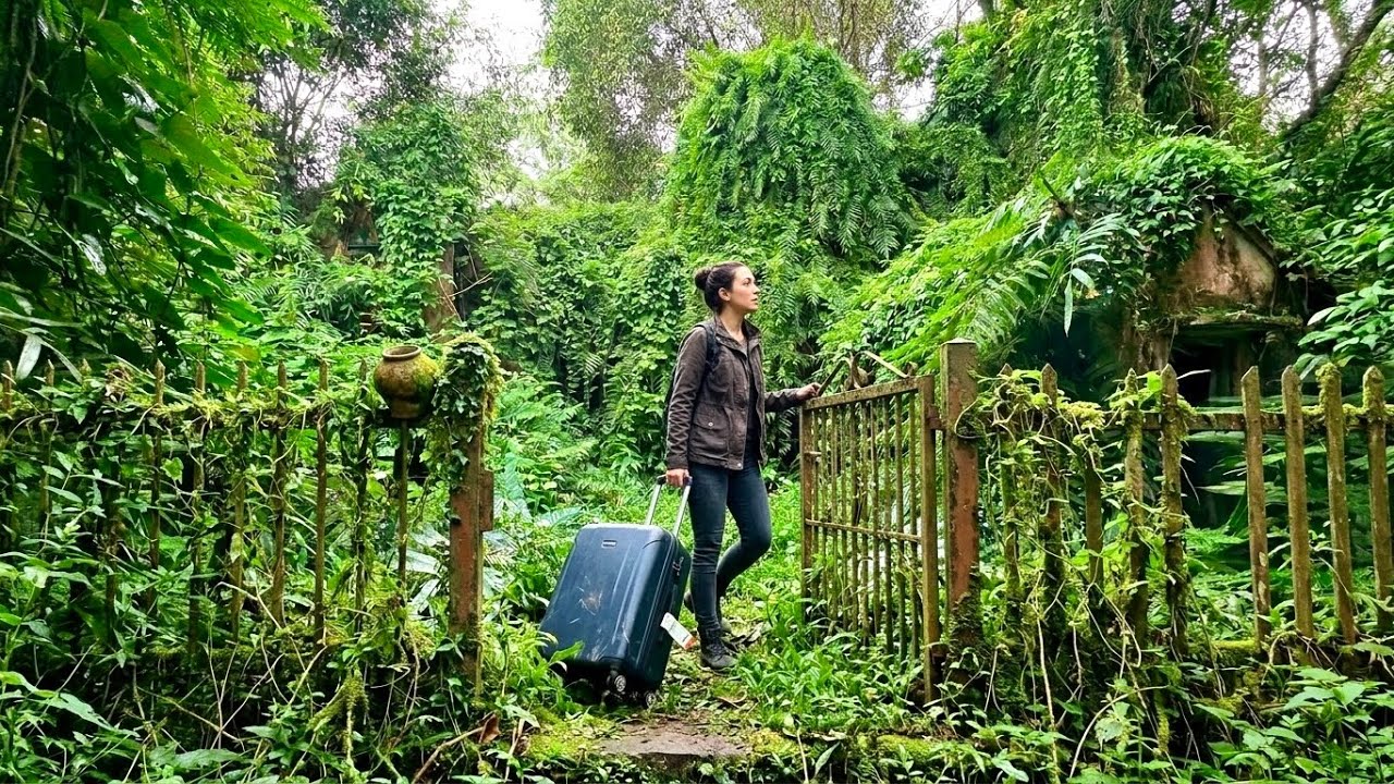 Unexpectedly the girl's house was overgrown with weeds | We offer free help with cleanup conversion