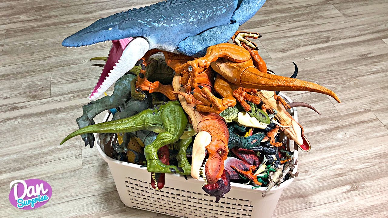 100 Jurassic World Dinosaurs in a box
