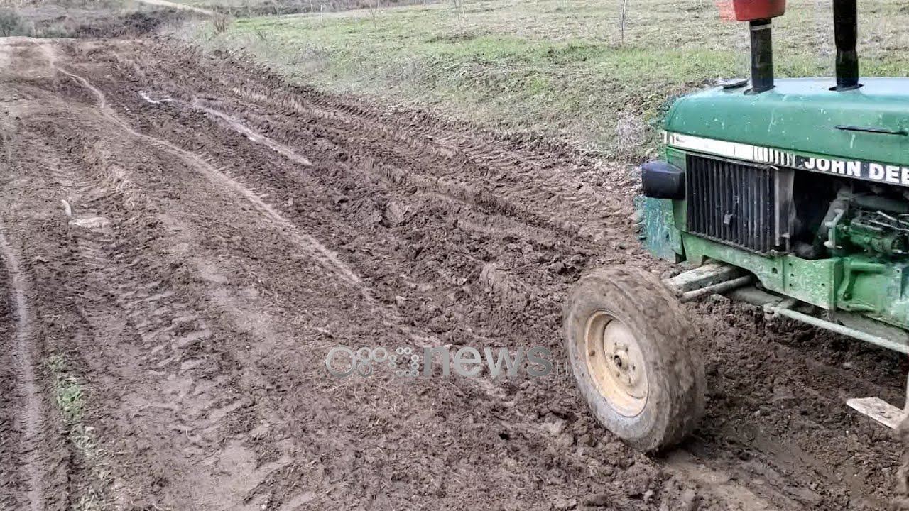 Ora News - Bashkia e Fierit harron fshatrat, Kreshpani i pakalueshëm nga balta