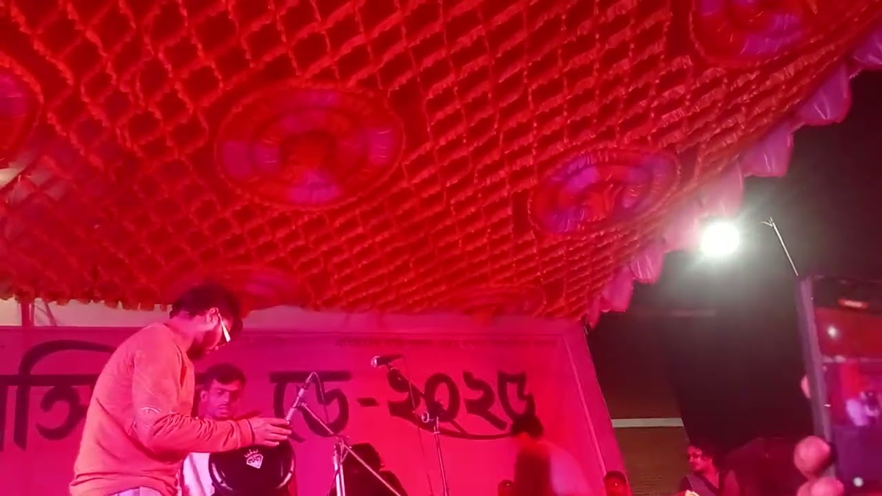 গুড়ু ঘর বানায়লা কি দিয়া     আকাশ মাহমুদ 