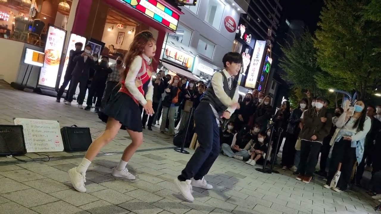 WEDNESDAY. MIC. FANTASTIC FIRST HONGDAE BUSKING.