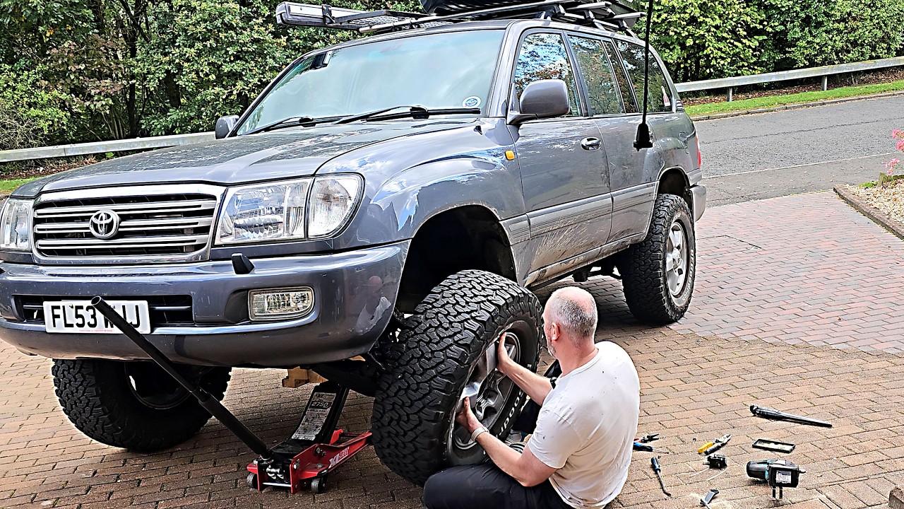 Еще один ремонт AHC на Land Cruiser