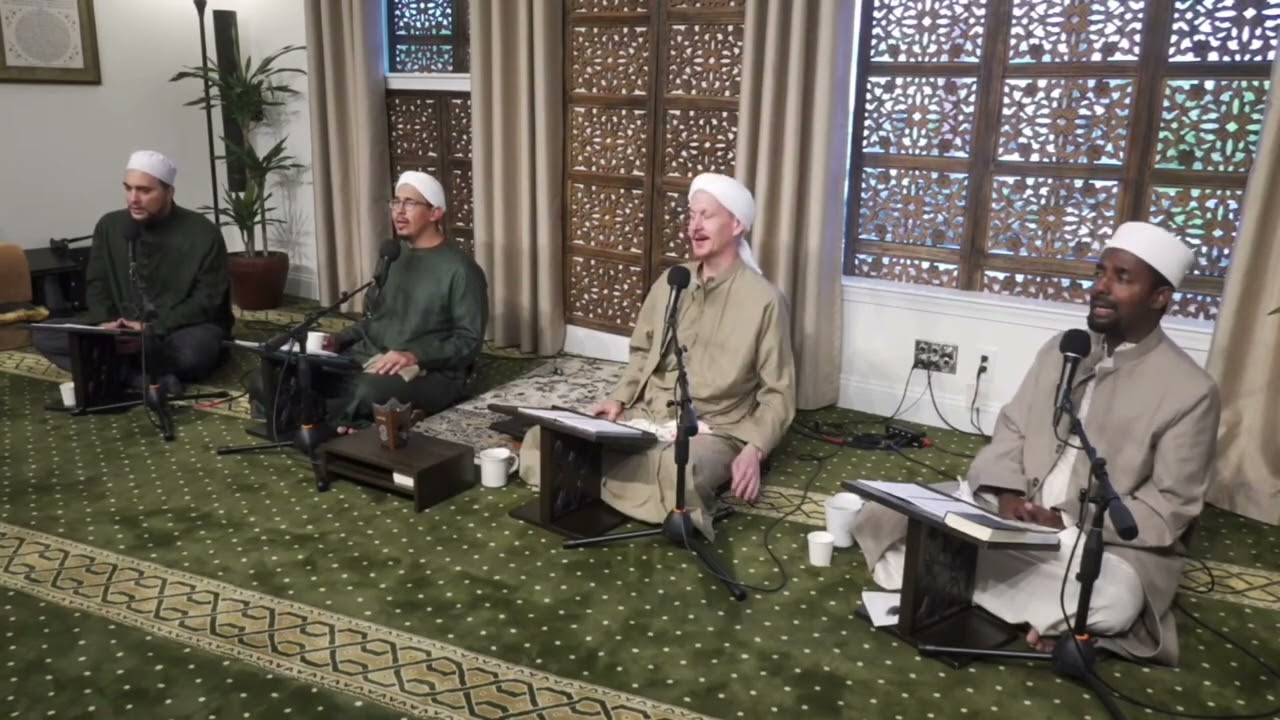 نحن في روضة الرسول حضور