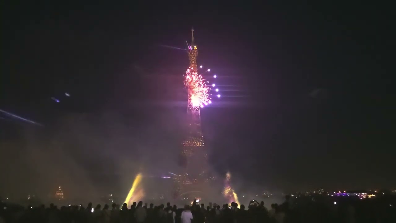 Paris fireworks 14 juillet 2023, amazing pyrotechnic masterpiece.