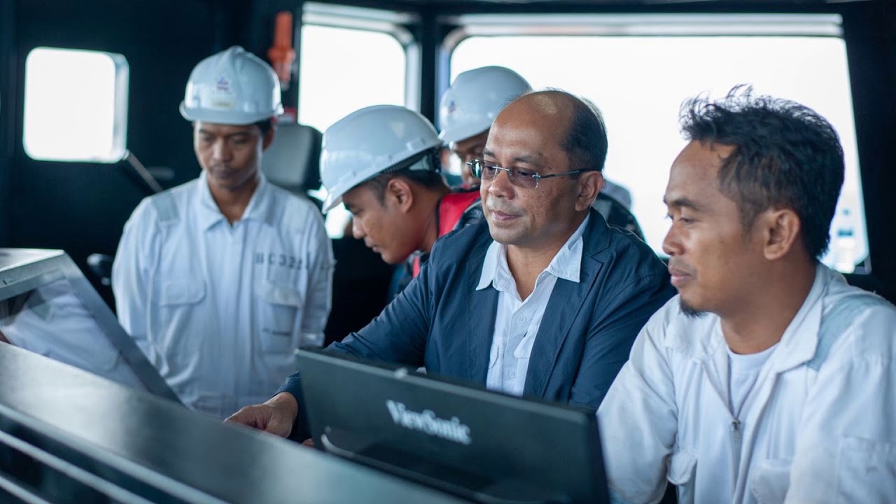 Commodore Inspection KRI BONTANG-907