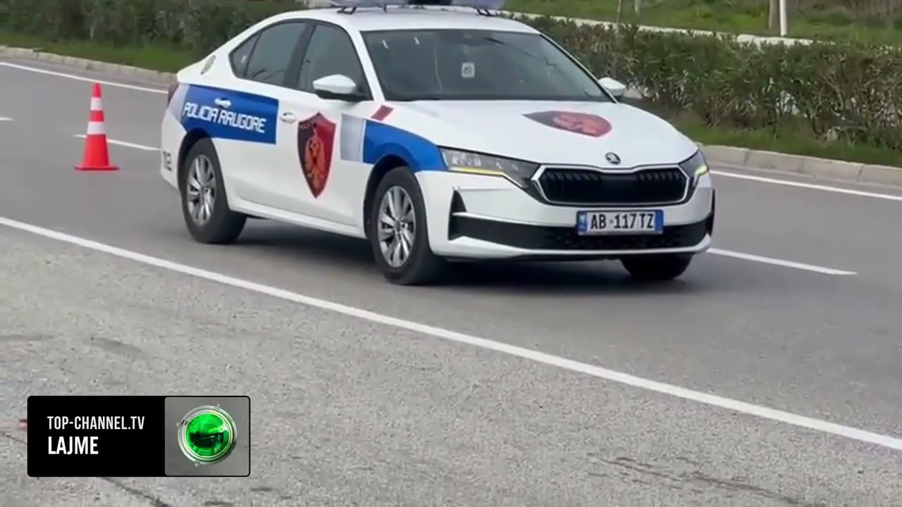 Top Channel/ Aksident në autostradën Vlorë-Fier, makina përfundon në kanal