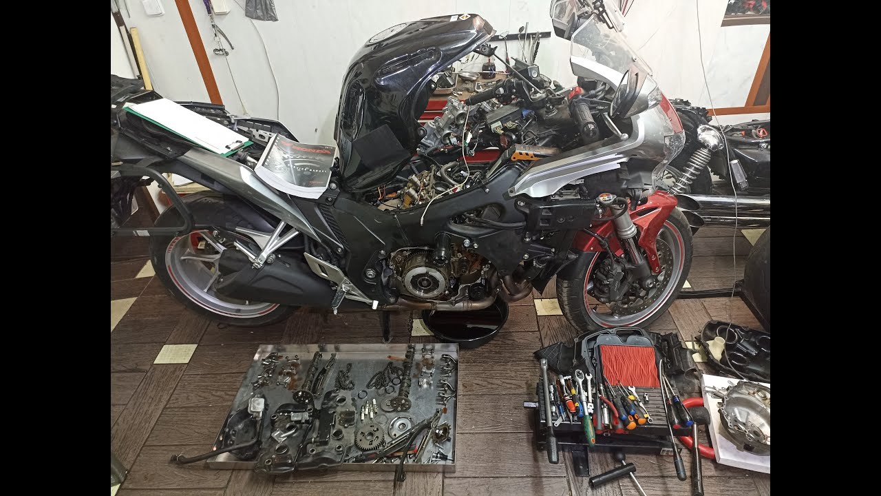 HONDA VFR1200F service (cz.2) - rozrząd, zawory, płukanka chłodnicy, płukanka oleju, przepustnice👌