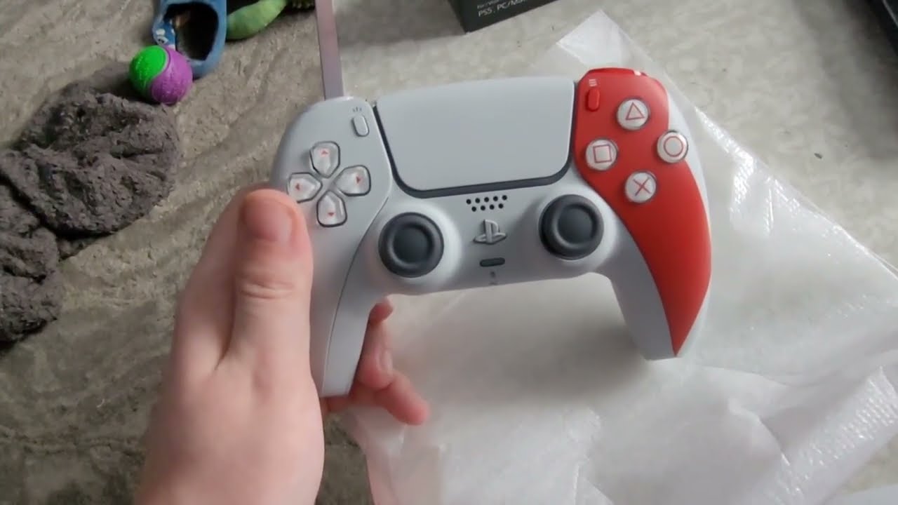 Unboxing the Kratos PS5 controller (God Of War 20th Anniversary controller)