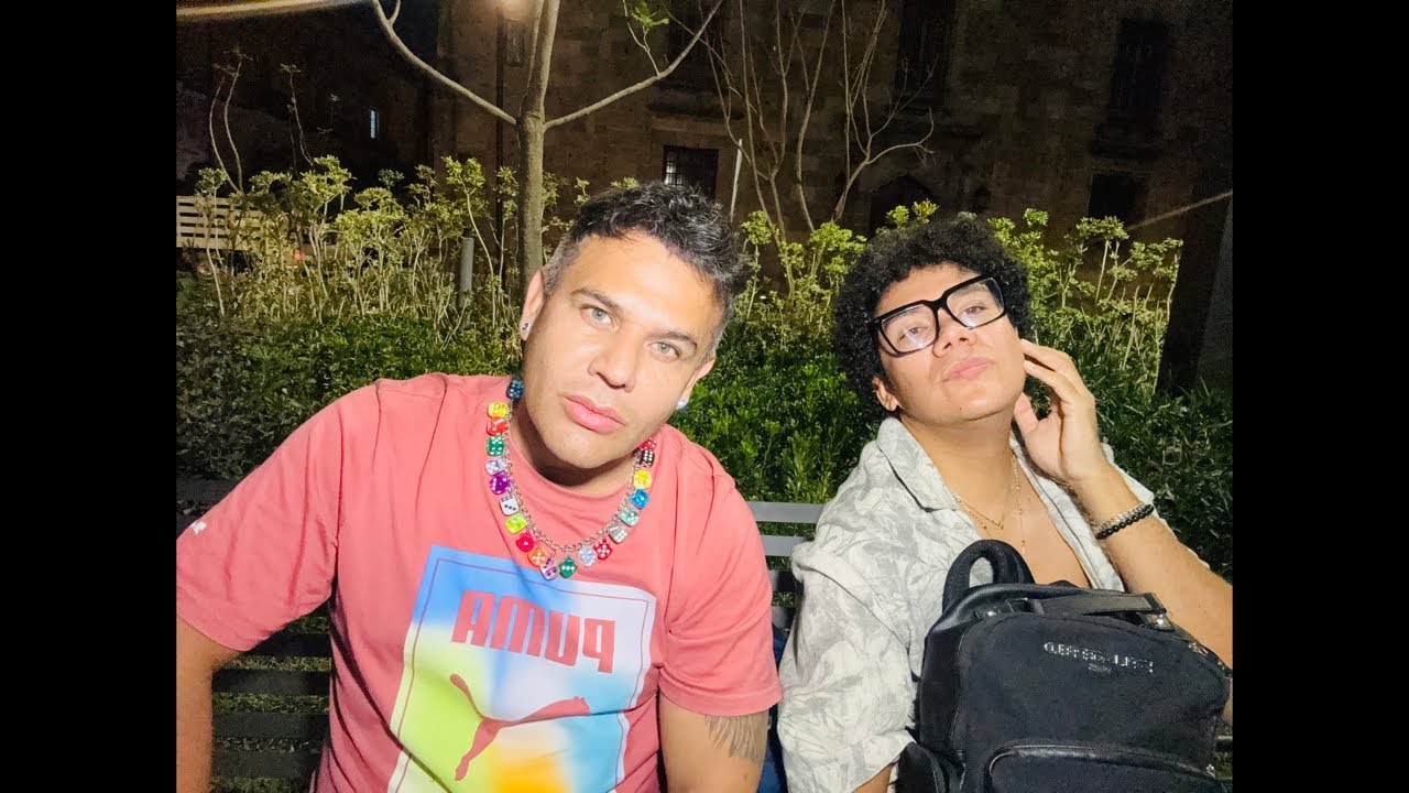 Mucho bla bla  está en vivo