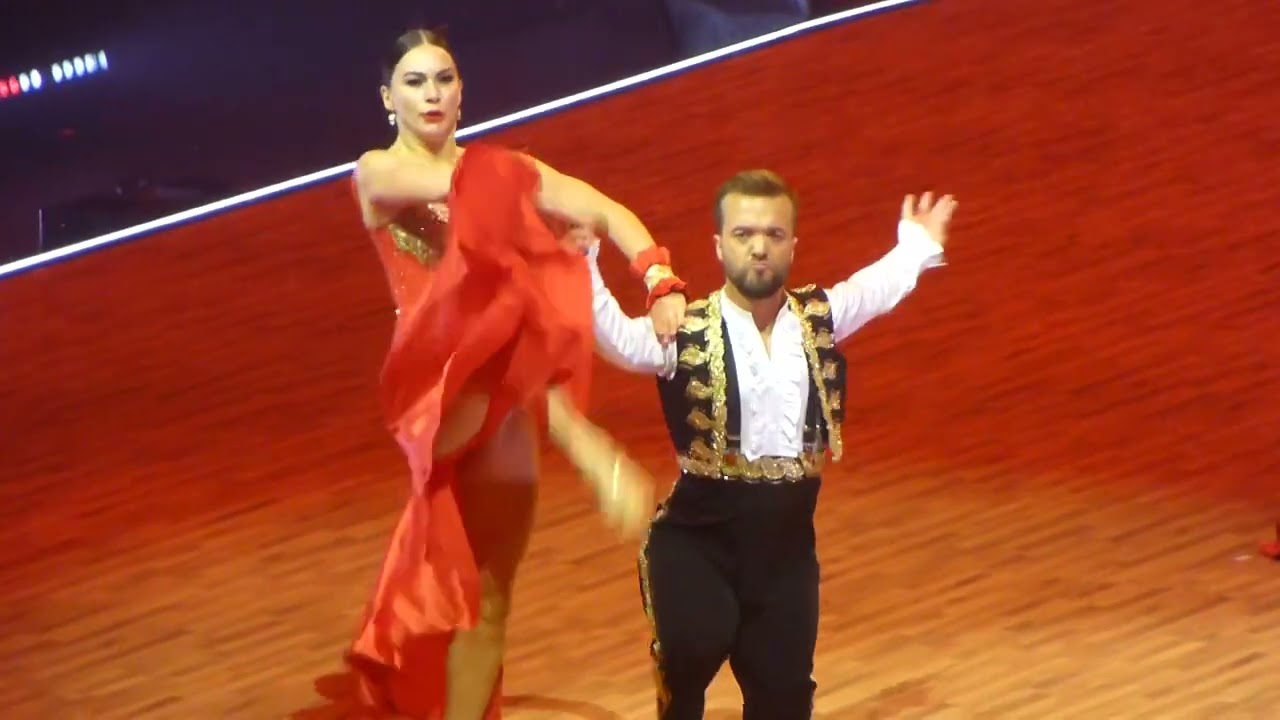 Let's Dance live - Mathias Mester und Renata Lusin - Paso Doble - 22.11.2022 - Frankfurt - Festhalle