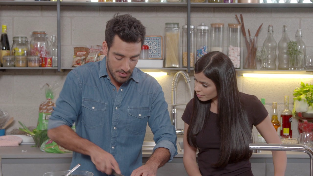 במטבח עם אמא - עונה 2- פרק 2 - אבי ביטון מארח את מיכל הקטנה ואמה סימונה