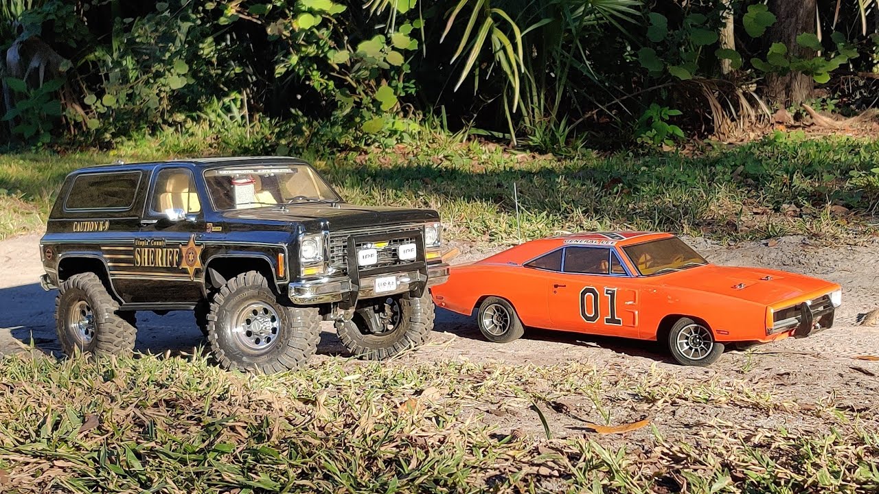 General Lee and Roscoe's classic car chace!!