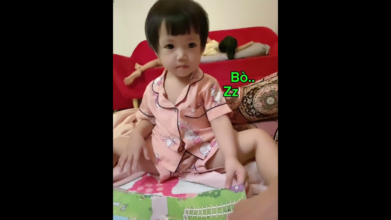 Con Gì Đây.?? Bé sunny học bài (20m20d)