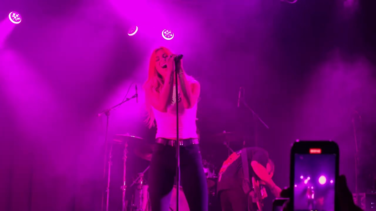 Taylor Acorn - Burning House (Live at Electric Ballroom, 19/9/25)
