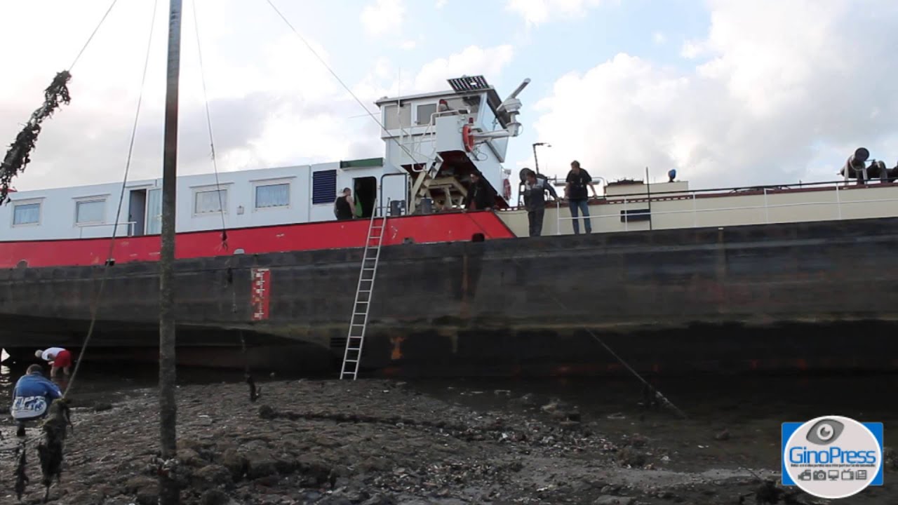 Update: Binnenvaarttanker vastgelopen op de Oosterschelde bij Sint Philipsland