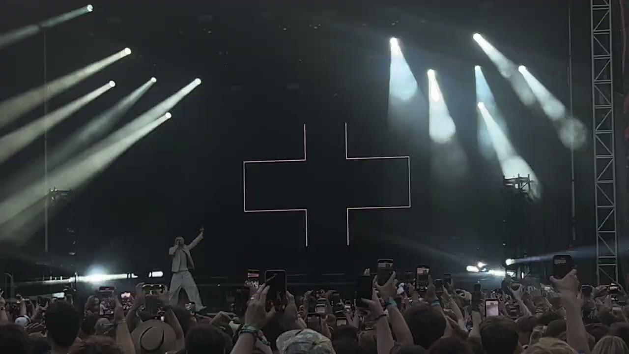2hollis - jeans (Live @ Lollapalooza 2025)