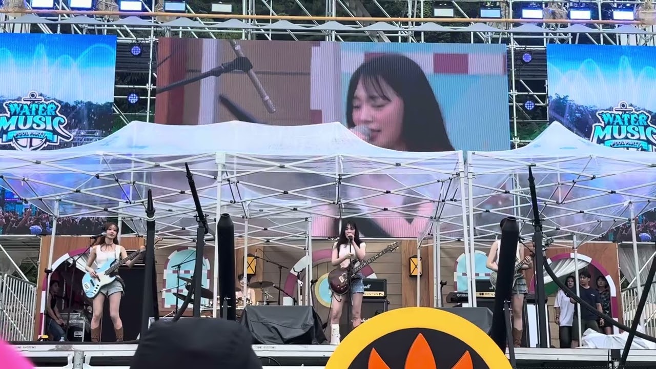 QWER 250719 케리비안베이 눈물참기