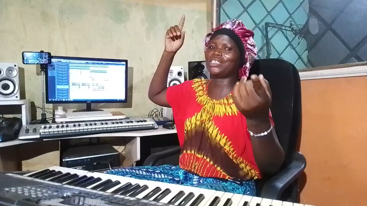 KAENI MKAO WA KULA KONGURU MWEUSI IKOTAYARI.