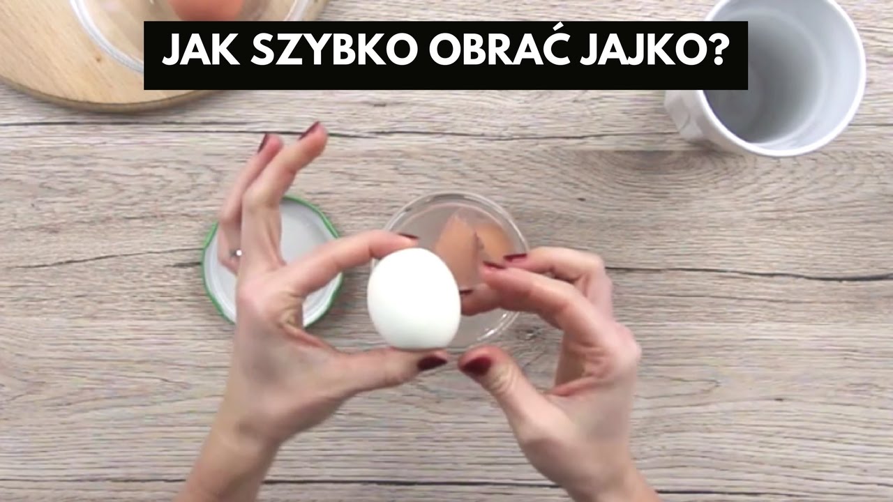 Jak szybko obrać jajko na twardo? Ekspresowy spos&oacute;b na obranie jajka w 10 sekund  #tutorial #trik