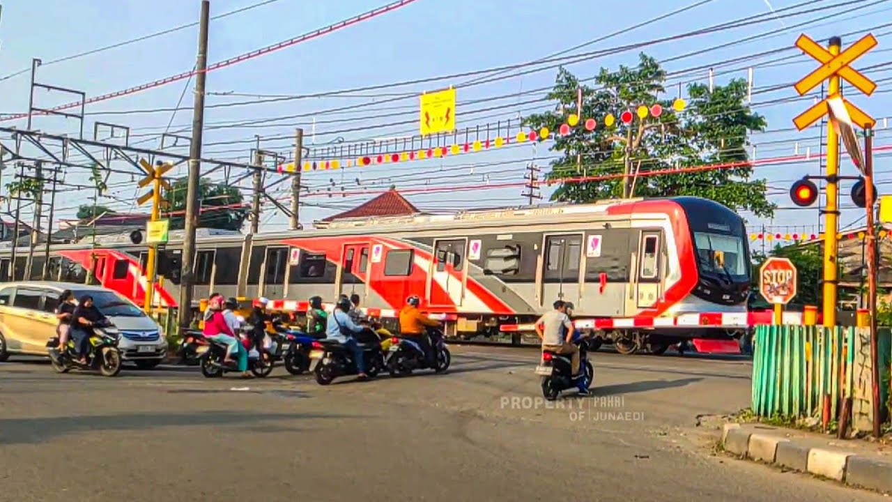 SERING NGEPRANK !! Perlintasan Kereta Api KRL JPL 14 Bukit Duri Manggarai, Jakarta Selatan