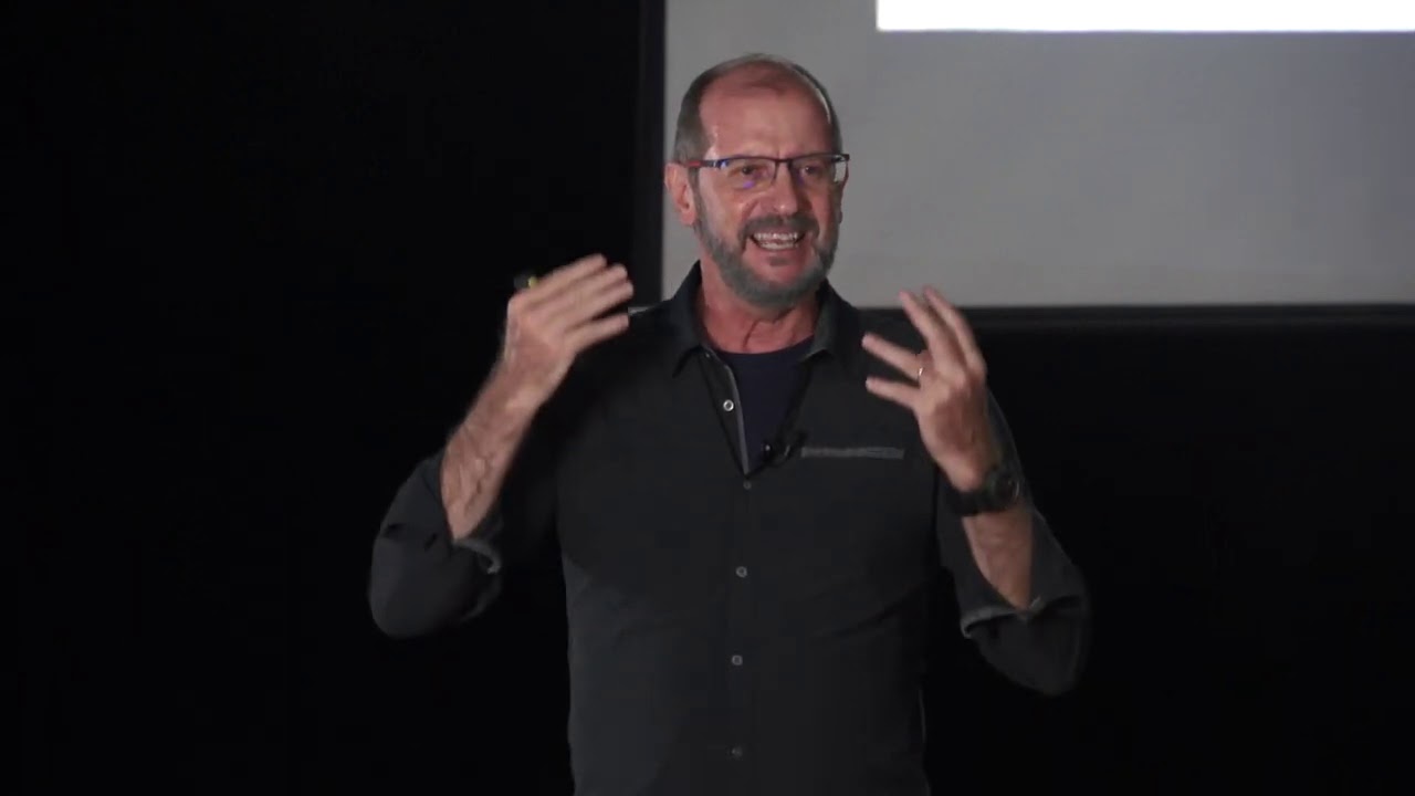 Seja um intraempreendedor social da sua vida | James Marins | TEDxUFPR