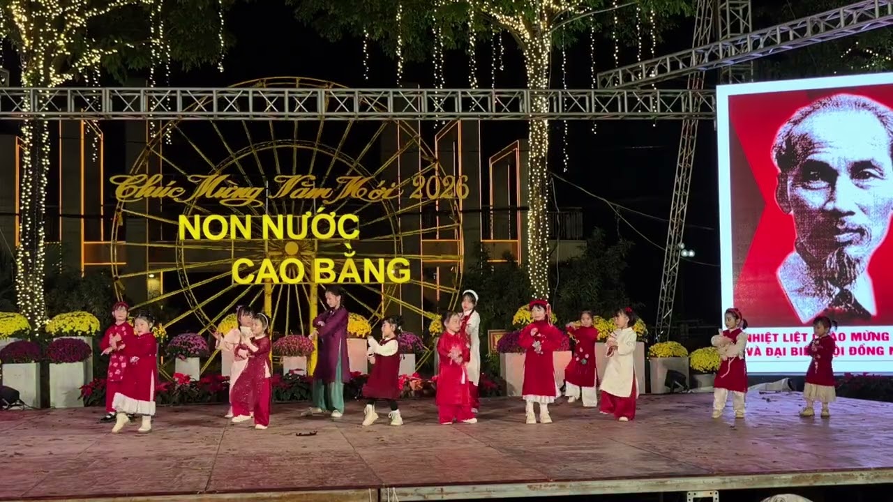 Đi chơi phố đi bộ Cao Bằng 