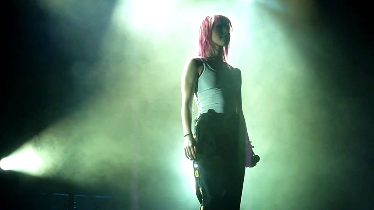 Paramore - Feeling Sorry HD (London O2 Arena 13/11/2010)