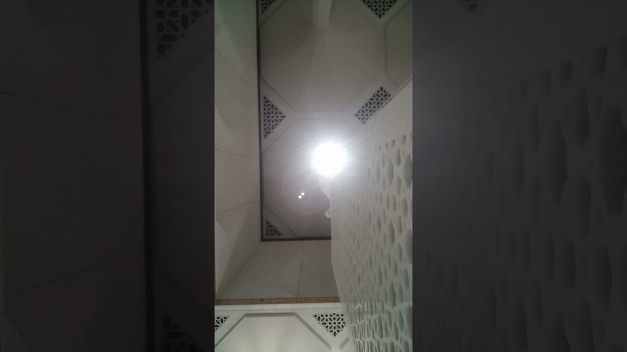 صلاة المغرب من مسجد الجزائر بصوت الدكتور رضا قاره