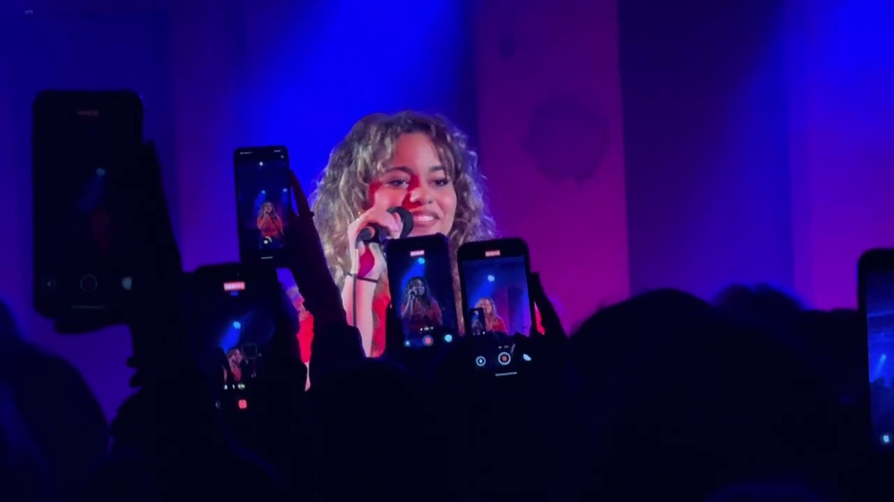 Bella Kay - Hotline Bling в The Lower Third, 29 января 2026 года.