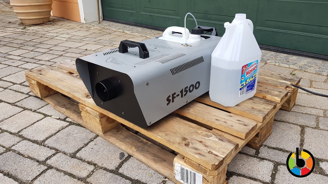 Nebelmaschine reinigen mit destilliertem Wasser
