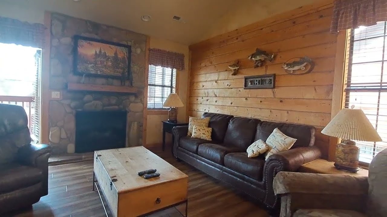 135 Rock Candy Lane, Branson MO 65616, 2 bed 2 bath 1,225 square foot fully furnished cabin