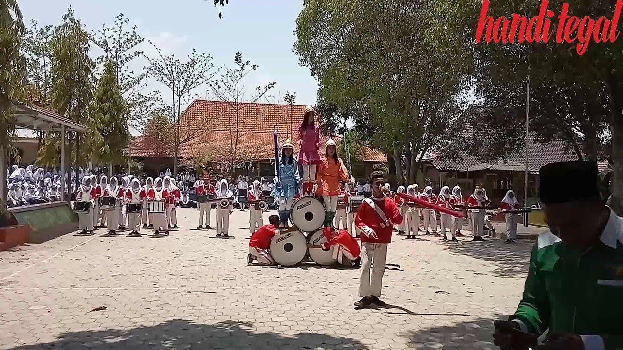 marching band smp n 2 balapulang menghibur tamu undangan tim Penilai Kinerja Kepala Sekolah