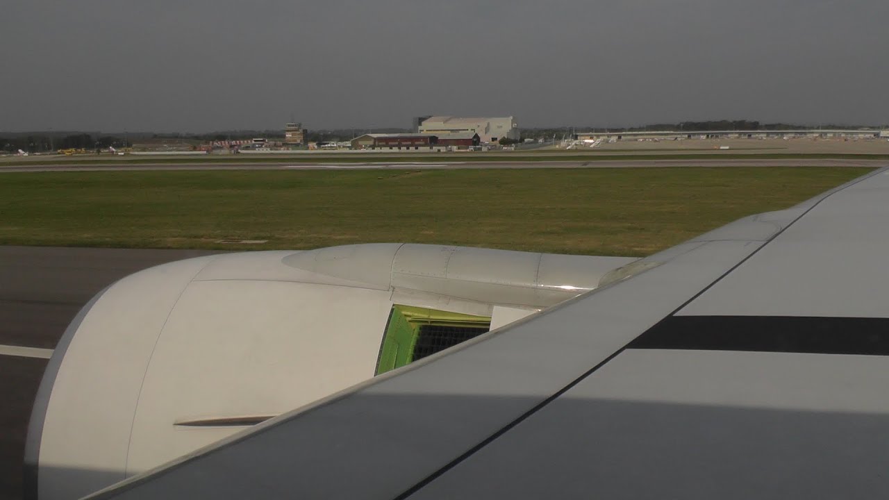 Garuda Indonesia Boeing 777-300ER ✈ Arrival at Gatwick Airport