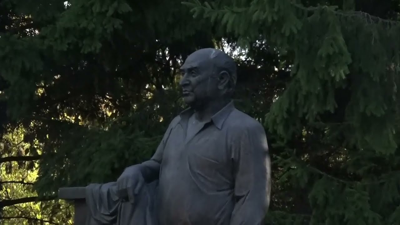Памятники кладбища 
