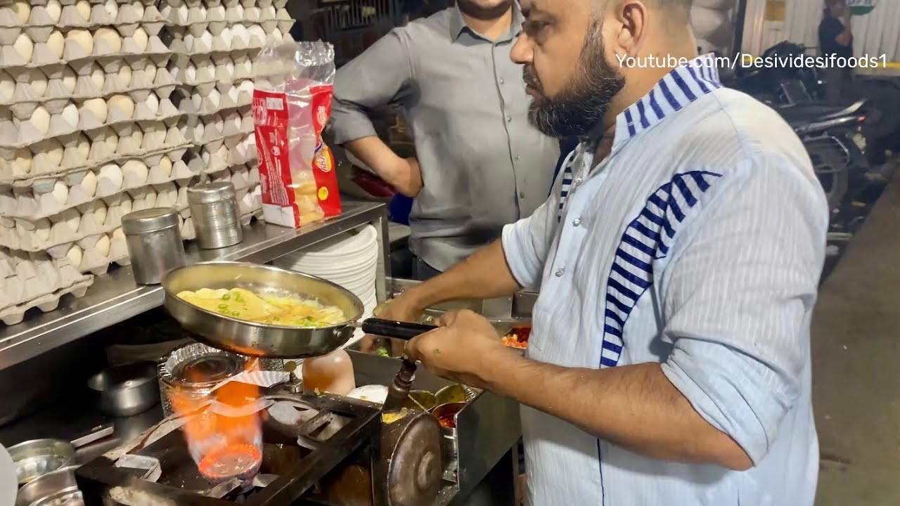 Khan Omelette Corner Chandni Chowk | India's Fastest Omelet Making | Bread Cheese Omelette