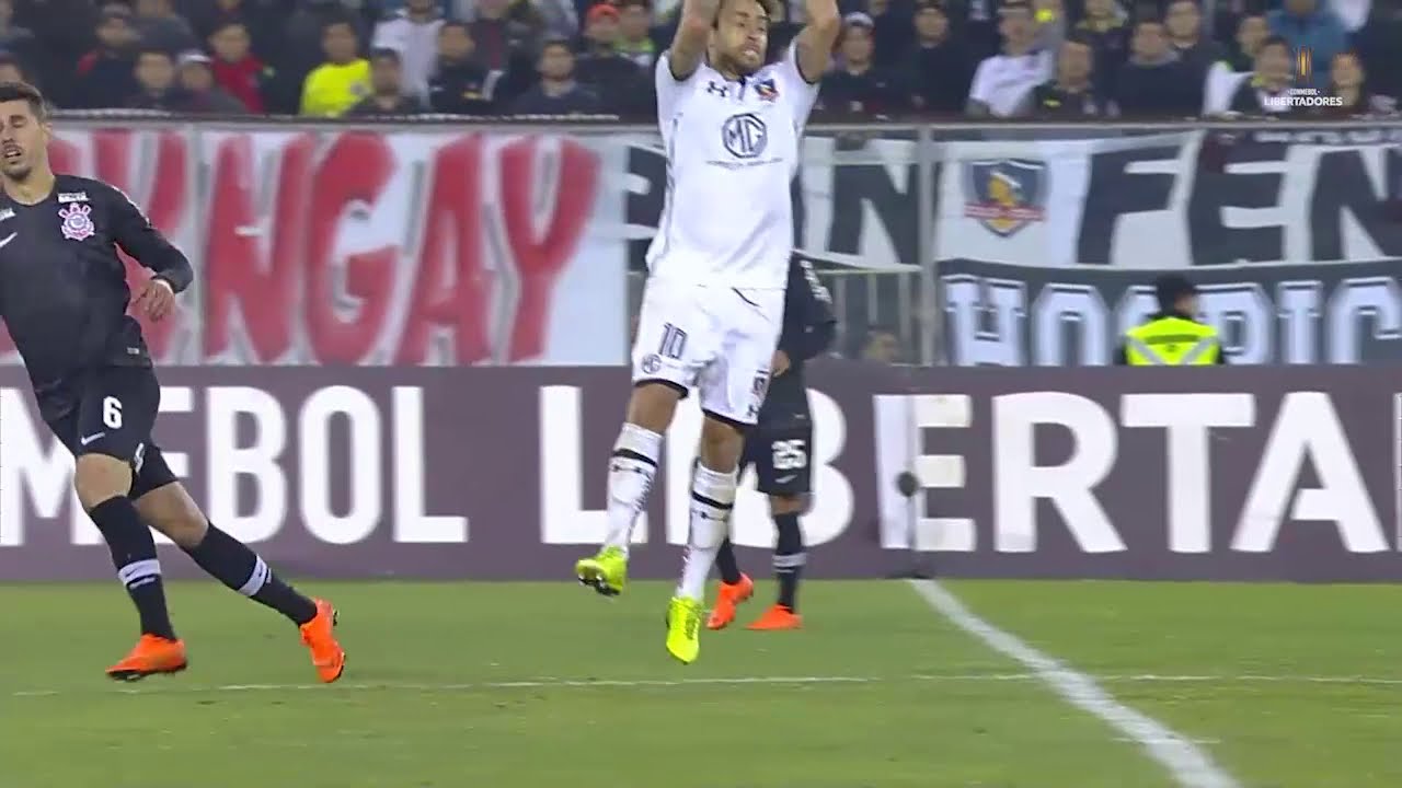 Colo Colo gana 1-0 a Corinthians en un disputado partido de ida