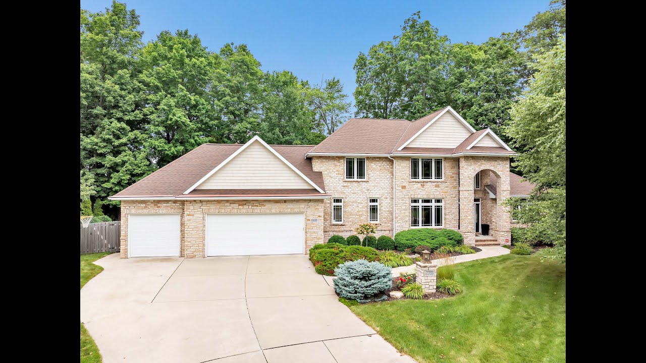 2210 Rd Lodge Ct Green Bay, WI