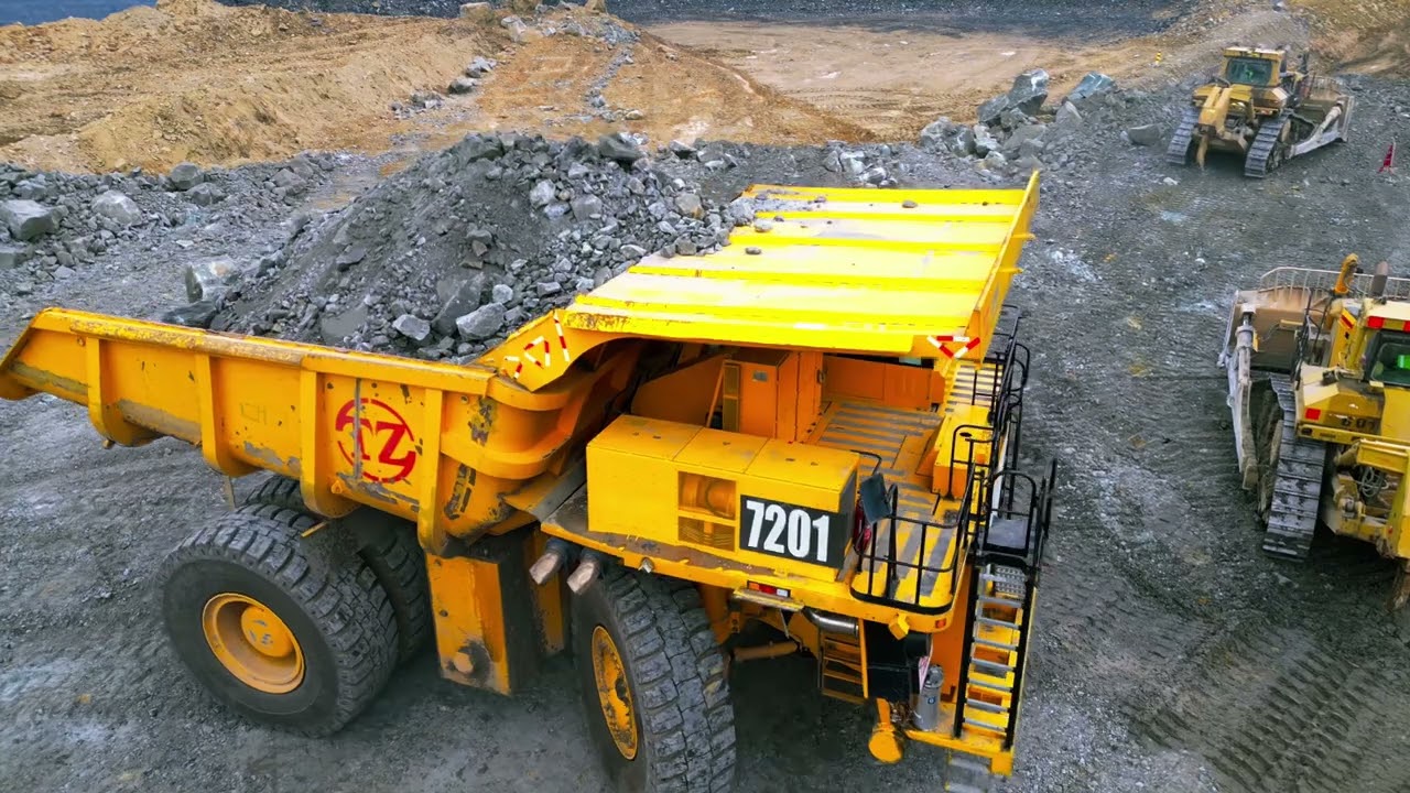Massive Mining Excavator in Action: Unearthing Coal at a Gigantic Open-Pit Mine!