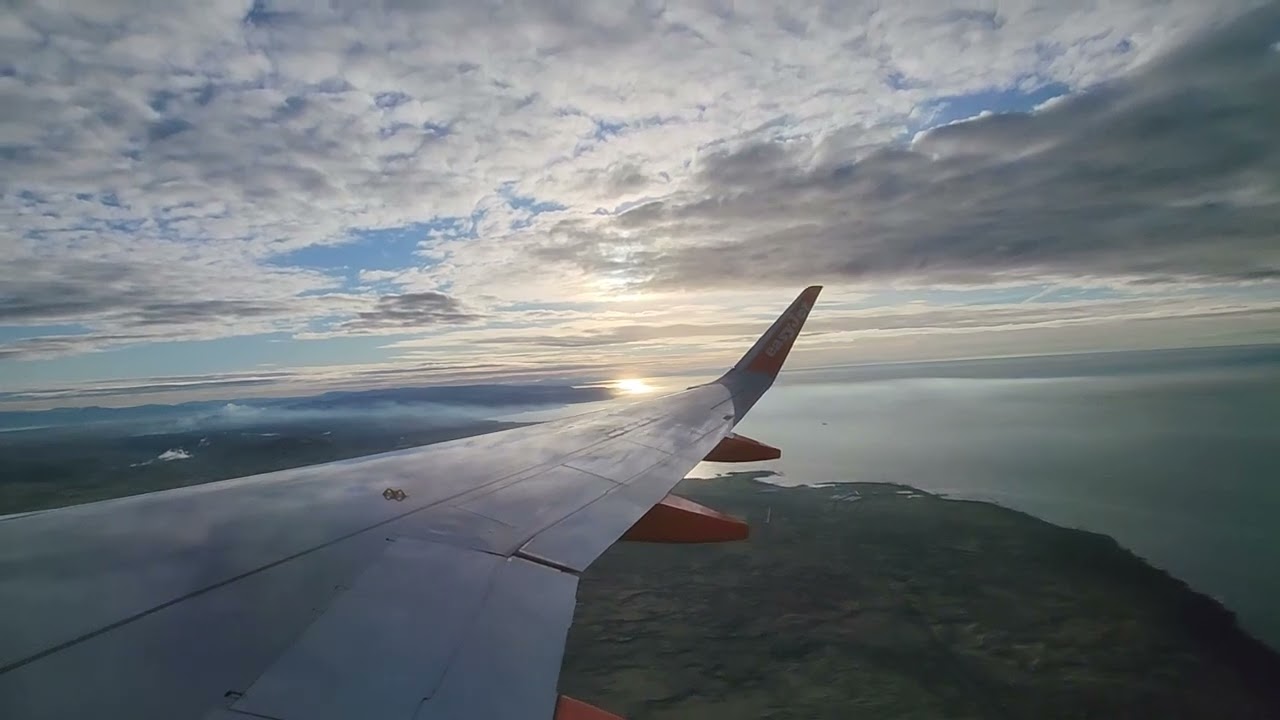 easyJet U22259 Landing @ Reykjavik Keflavik International Airport