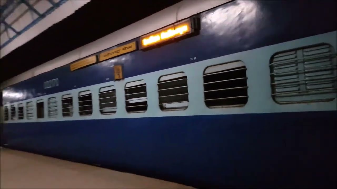 19251_ Somnath / Okha express Arrival in keshod railway station / old video 