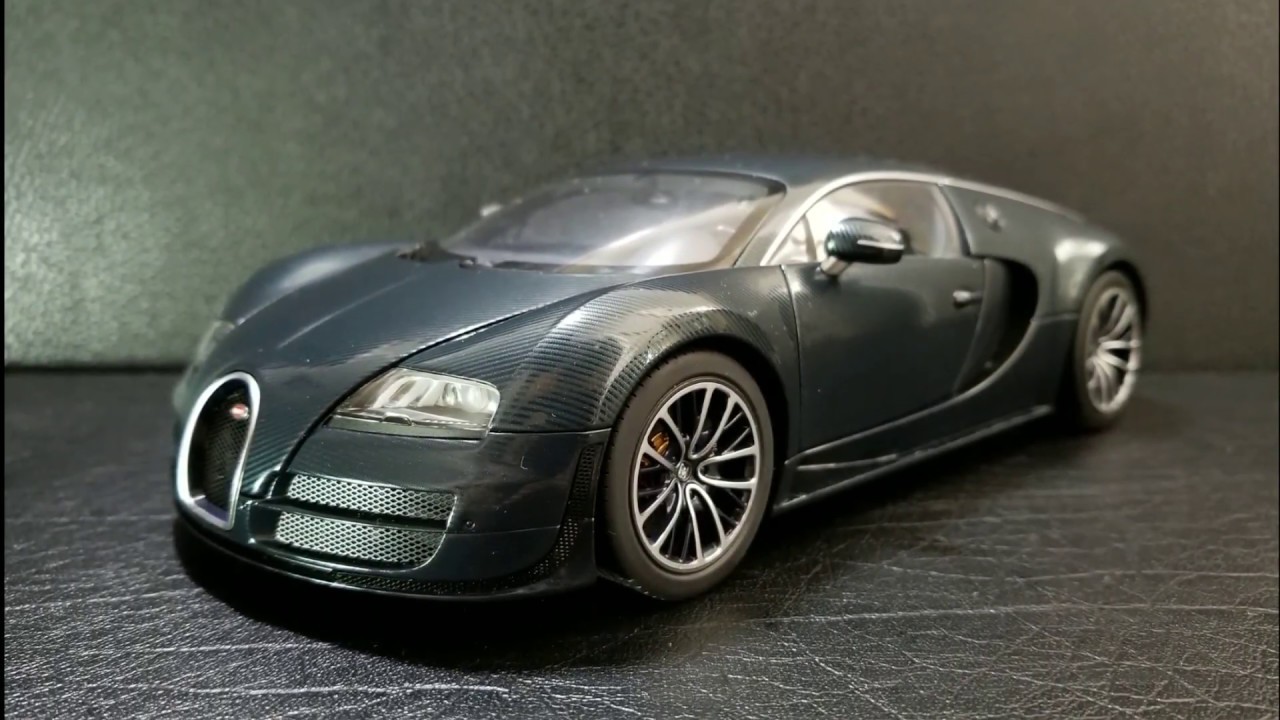 AutoArt Bugatti Veyron Super Sport - Black/Blue Carbon Fiber - Slideshow