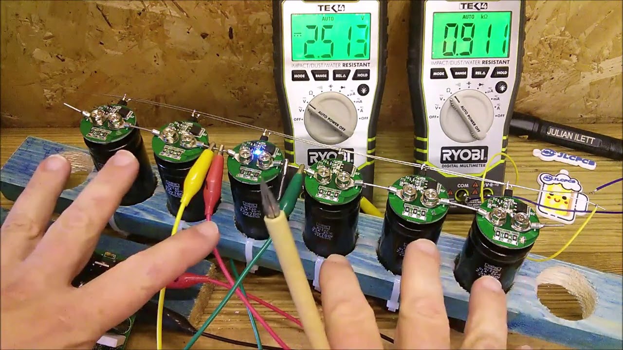 Supercapacitor Optoisolator Full Charge Detector
