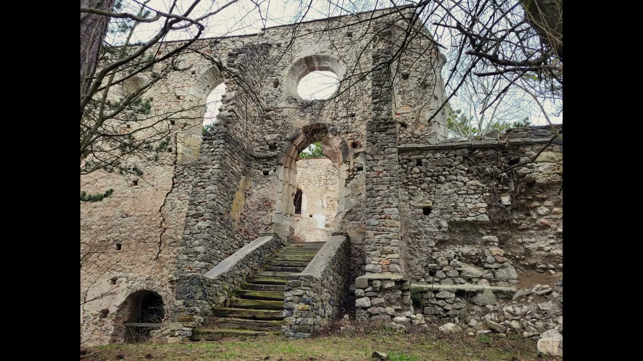 Burgruine Schwarzenburg -  Wehrkirche St. Pankraz,  A-2571 Altenmarkt an der Triesting