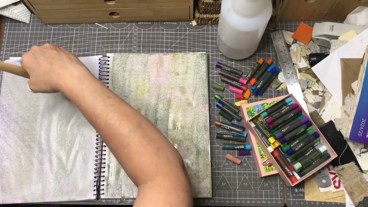 Фоновые изображения, созданные с помощью водорастворимых карандашей.