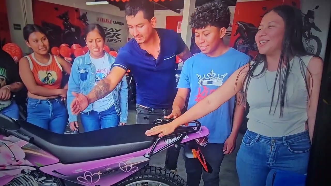 Wahu Romario le compro moto nueva a. Dairyn yassy asta Roja se puso de colera al ver 