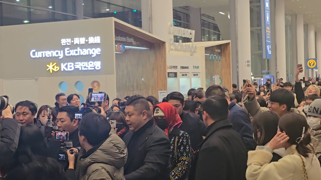 G Dragon 지드래곤 Incheon Airport Arrival From Paris 1-30-2025