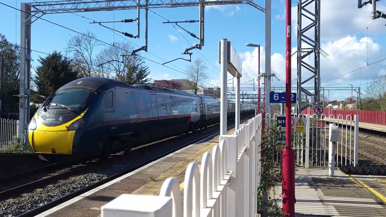 Class 390155 Passing Harrow and Wealdstone at speed 14/03/26 (4K)