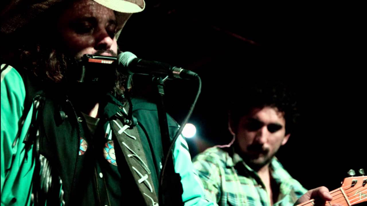 BRONNCO BILLY interpreta DOWN UNDER, de MEN AT WORK