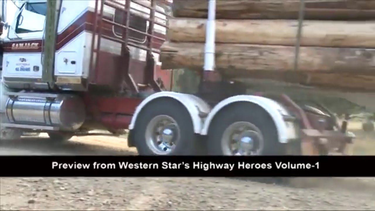 Western Star 4800 со складным лесозаготовительным трактором в Тасмании