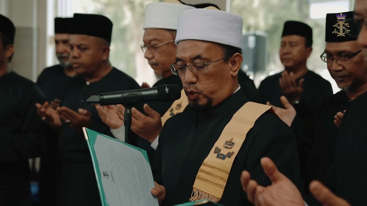 SULTAN IBRAHIM BERANGKAT ZIARAH MAKAM DIRAJA SEMPENA HARI HOL ALMARHUM SULTAN ISKANDAR